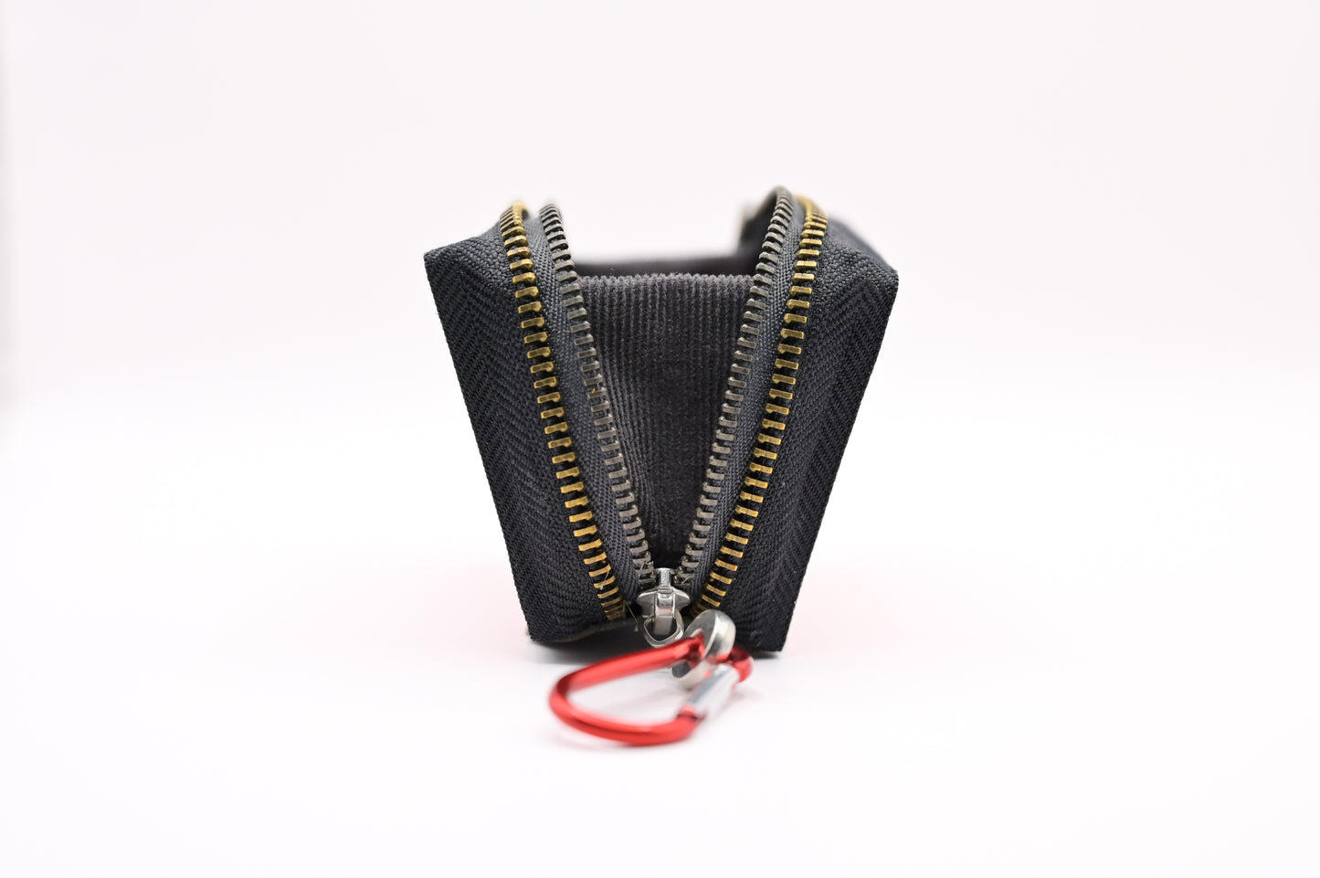 Memphis - JAZZ STYLE 🎺𝄞⨾𓍢ִ໋ - Collezione Collezione classic - Acquista su Ziptape.it - Portafoglio Artigianale in Musicassetta