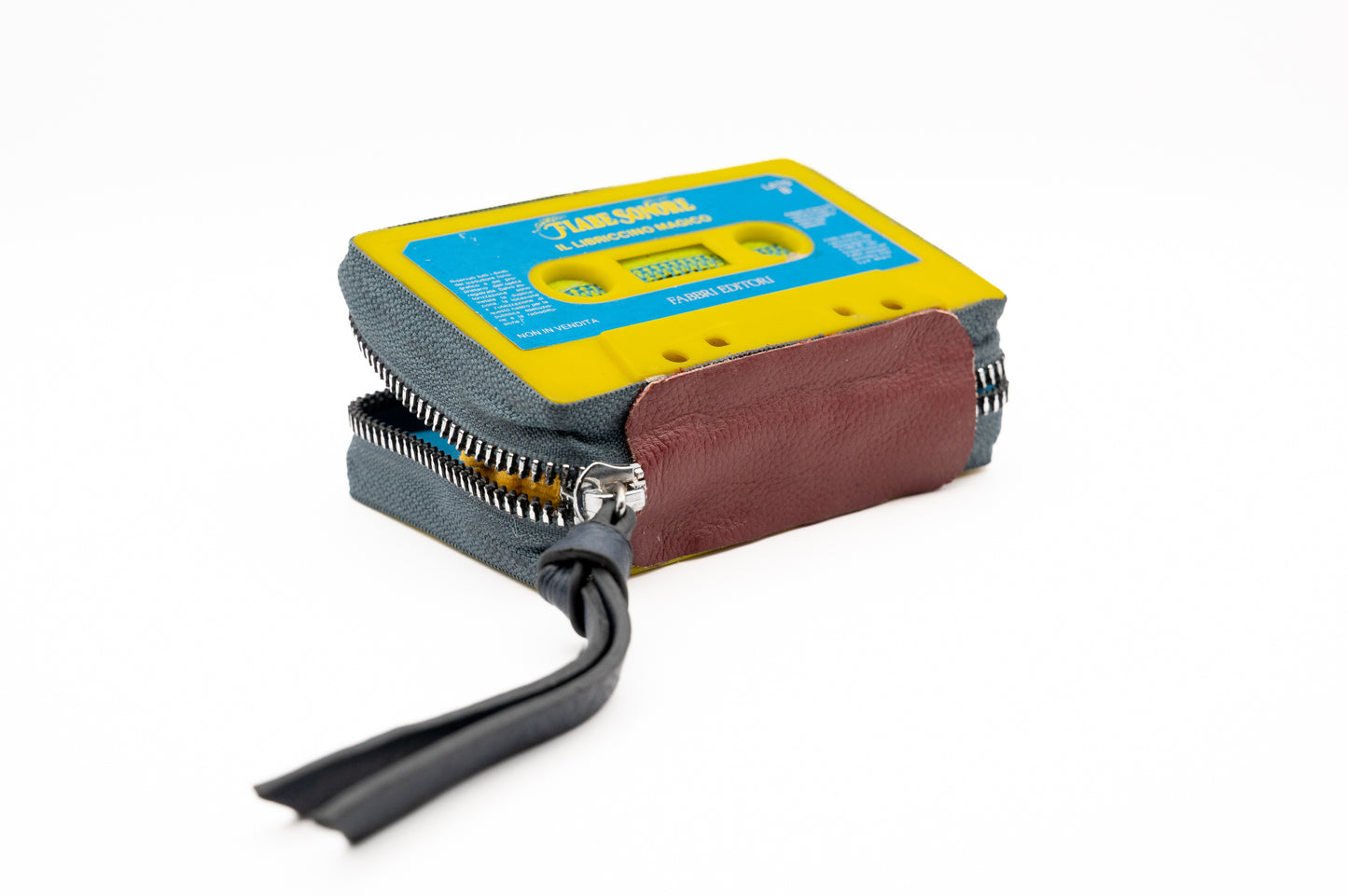 🐳 Il libricino magico 🐠🪄 - Collezione Collezione ziptape - Acquista su Ziptape.it - Portafoglio Artigianale in Musicassetta