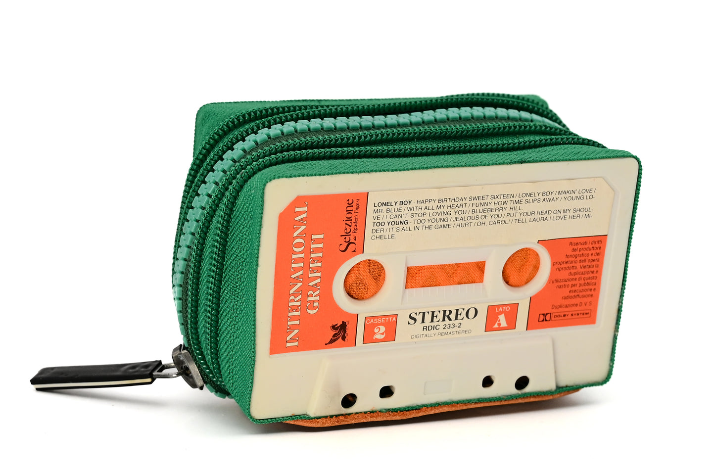 🟠 Arancia 🟠 International graffiti - Collezione Collezione ziptape - Acquista su Ziptape.it - Portafoglio Artigianale in Musicassetta