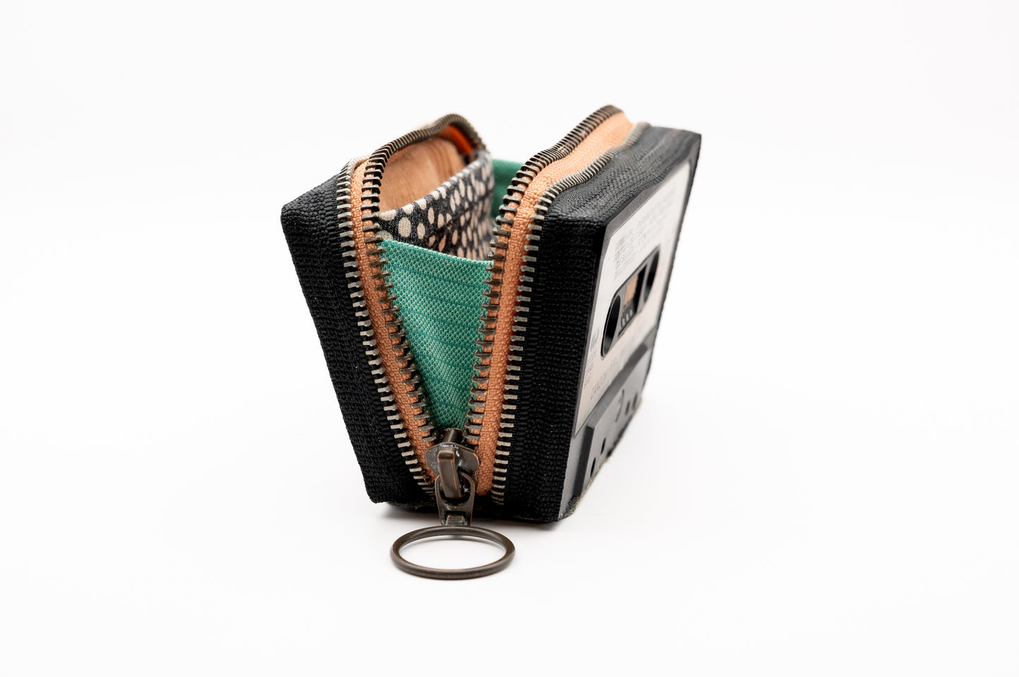 🎼 Canzoni per l'inverno ⛄🧣 - Collezione Collezione classic - Acquista su Ziptape.it - Portafoglio Artigianale in Musicassetta