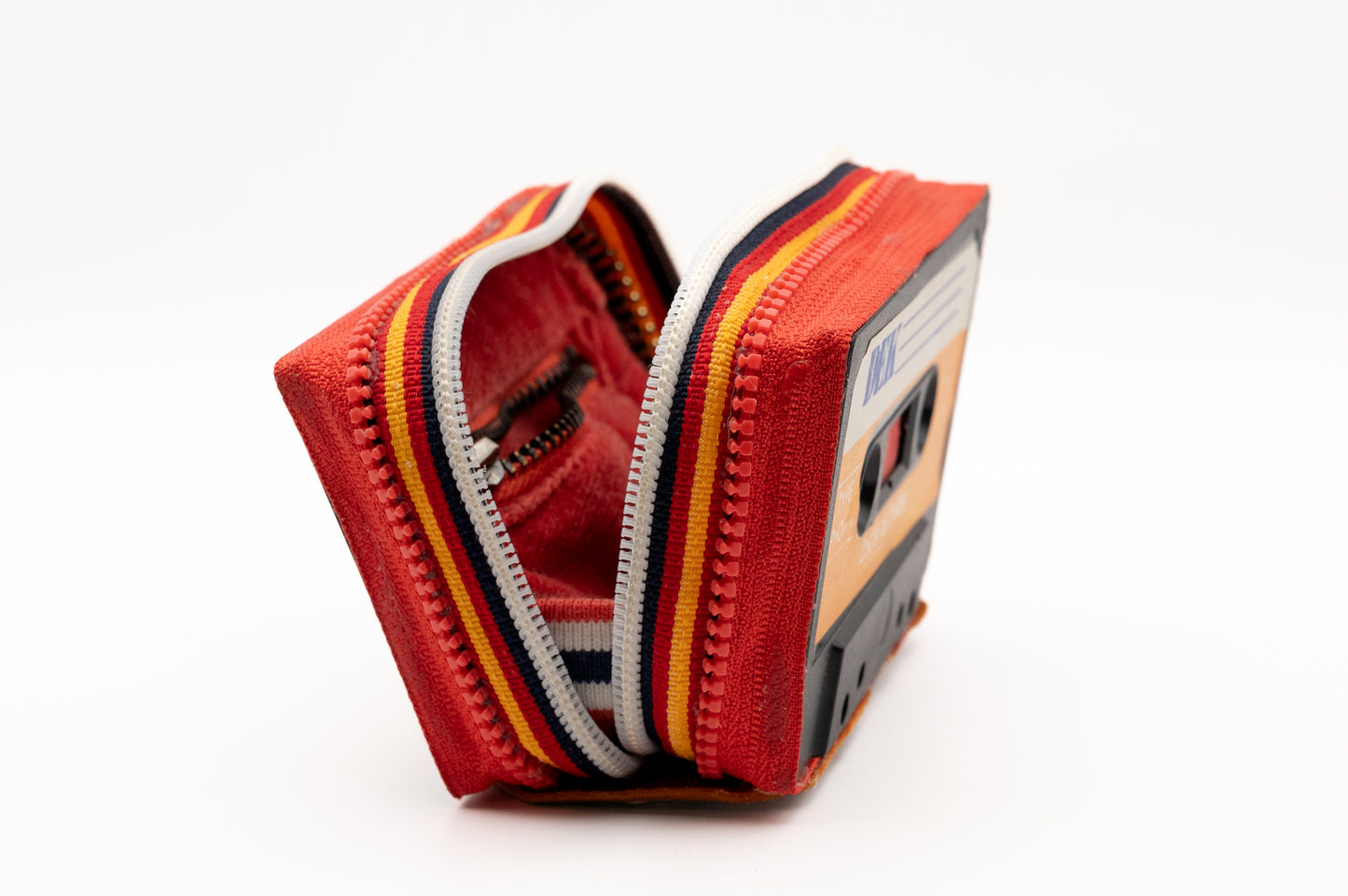 🔺🎶 DEK 🎧❓ - Collezione Collezione classic - Acquista su Ziptape.it - Portafoglio Artigianale in Musicassetta