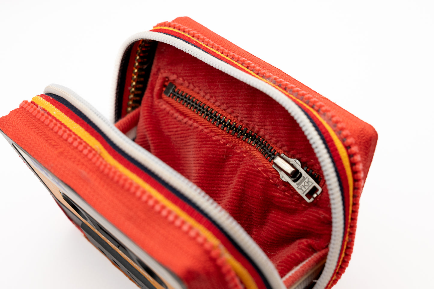 🔺🎶 DEK 🎧❓ - Collezione Collezione classic - Acquista su Ziptape.it - Portafoglio Artigianale in Musicassetta