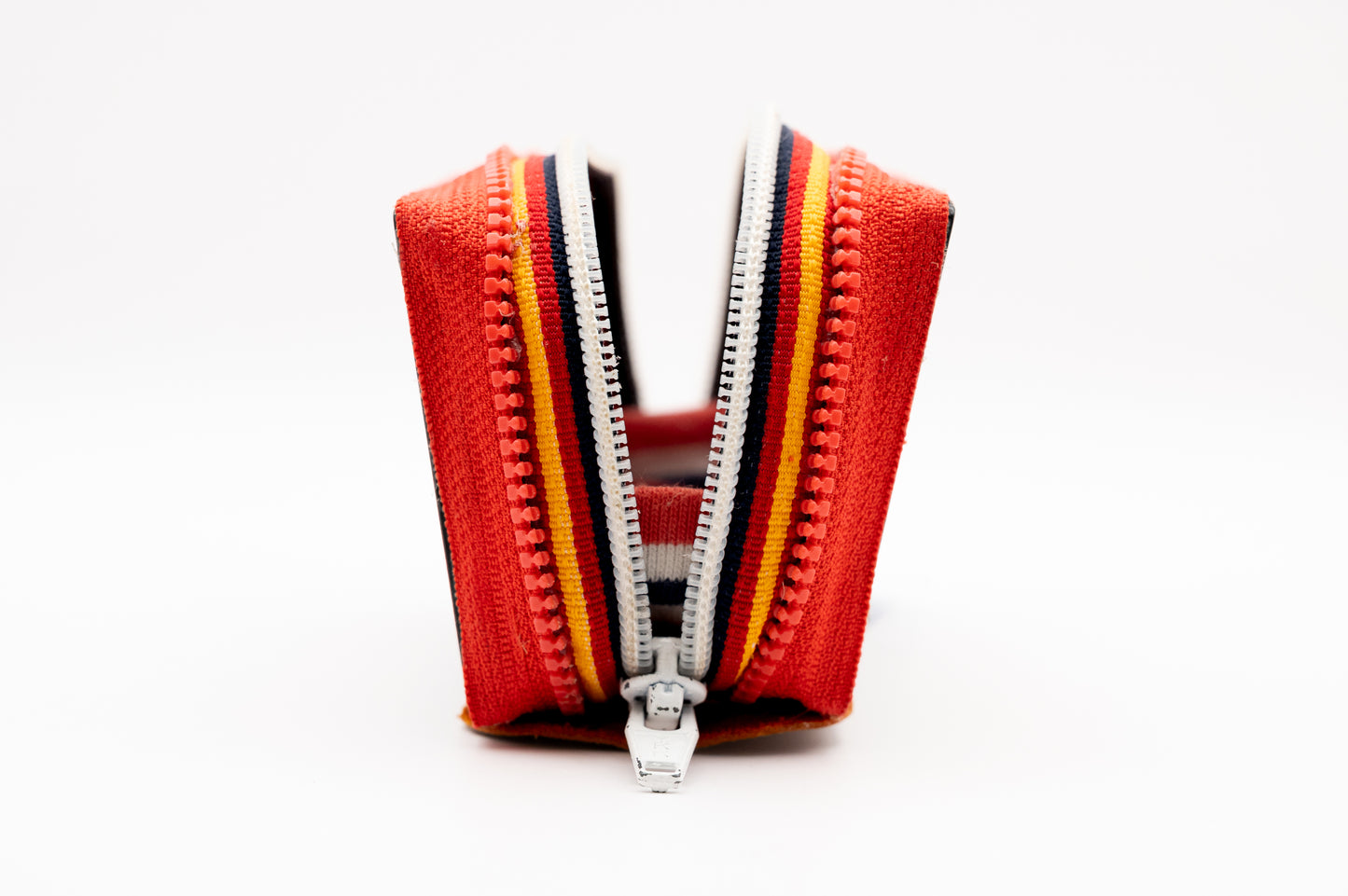 🔺🎶 DEK 🎧❓ - Collezione Collezione classic - Acquista su Ziptape.it - Portafoglio Artigianale in Musicassetta