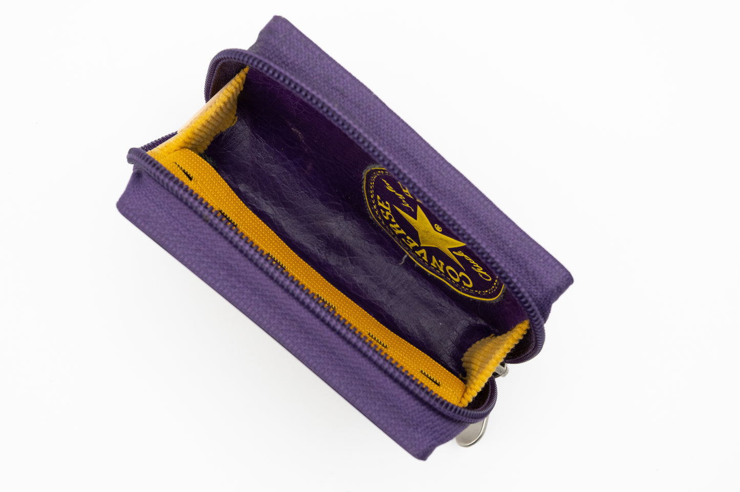 👟⭐  Joaquin en Converse  💜💛 - Collezione Prove di Banco - Prototipi & Imperfetti - Acquista su Ziptape.it - Portafoglio Artigianale in Musicassetta