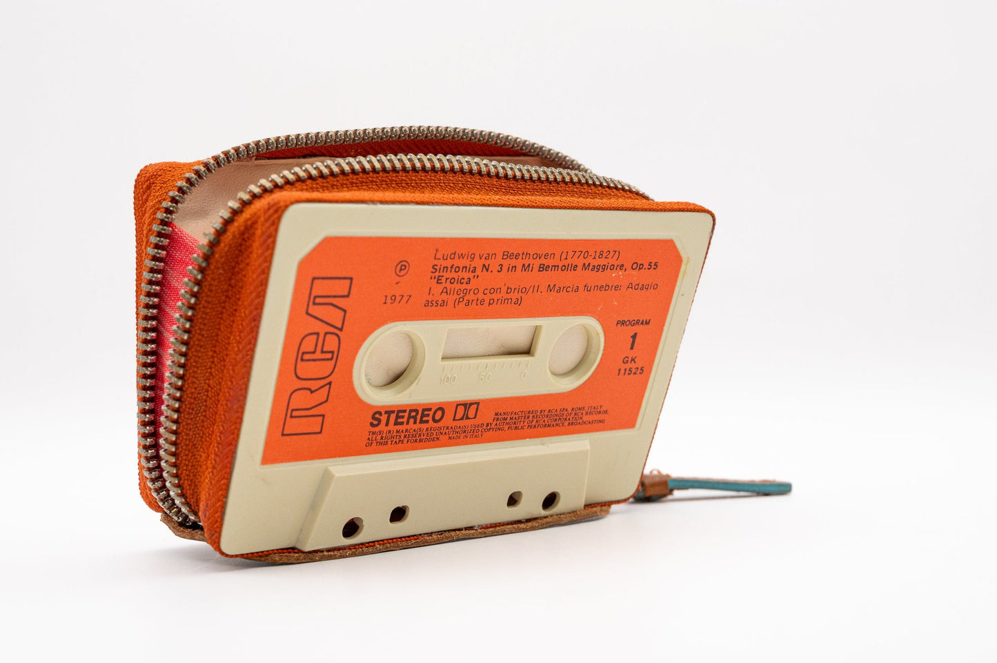 Beethoven – Symphony No. 3 “Eroica” 🎼✨ - Collezione Collezione ziptape - Acquista su Ziptape.it - Portafoglio Artigianale in Musicassetta