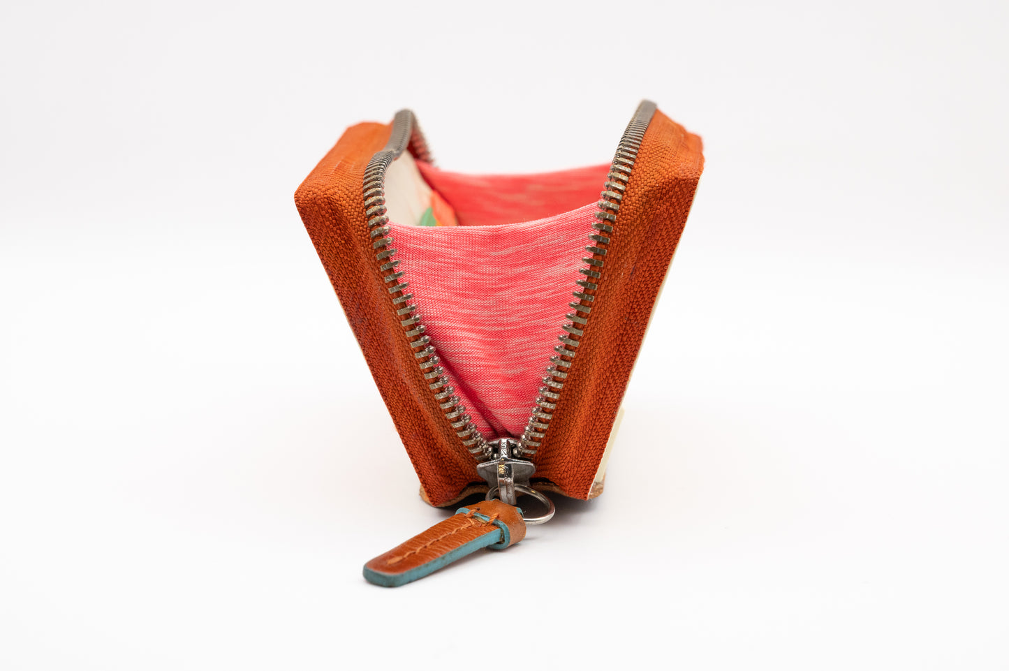 Beethoven – Symphony No. 3 “Eroica” 🎼✨ - Collezione Collezione ziptape - Acquista su Ziptape.it - Portafoglio Artigianale in Musicassetta