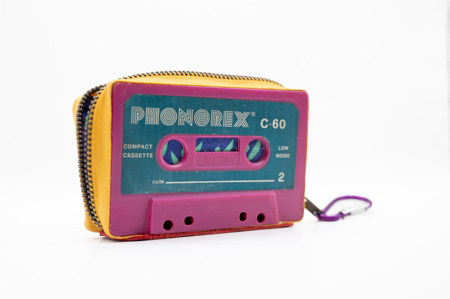 No Label, Just Play 🌈📼❓ - Collezione Classic - Acquista su Ziptape.it - Portafoglio Artigianale in Musicassetta