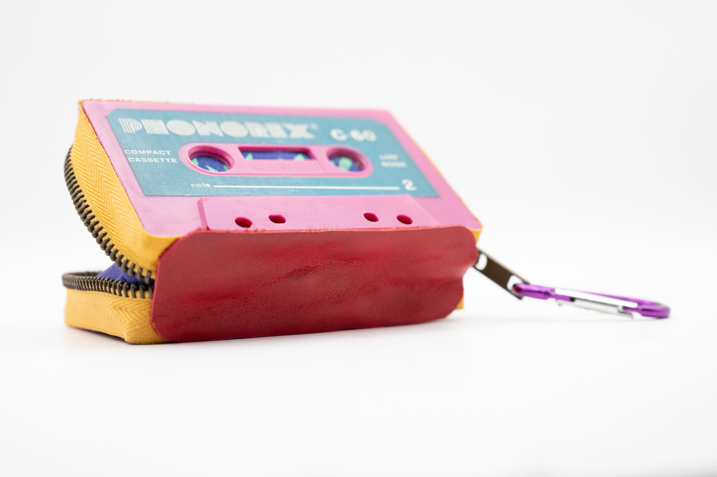No Label, Just Play 🌈📼❓ - Collezione Classic - Acquista su Ziptape.it - Portafoglio Artigianale in Musicassetta