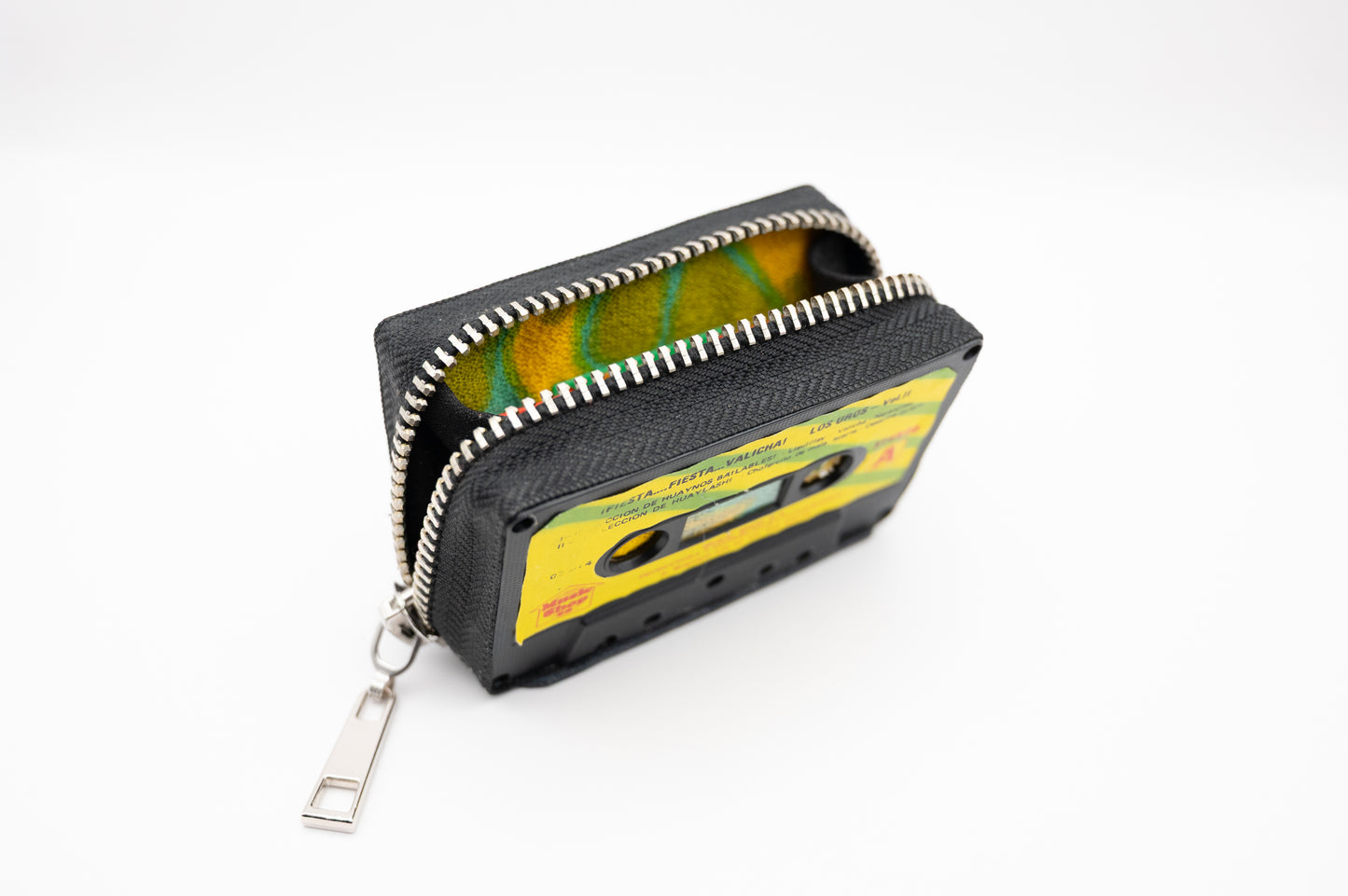 ¡Fiesta Time!  🎉🎶✨ - Collezione Classic - Acquista su Ziptape.it - Portafoglio Artigianale in Musicassetta