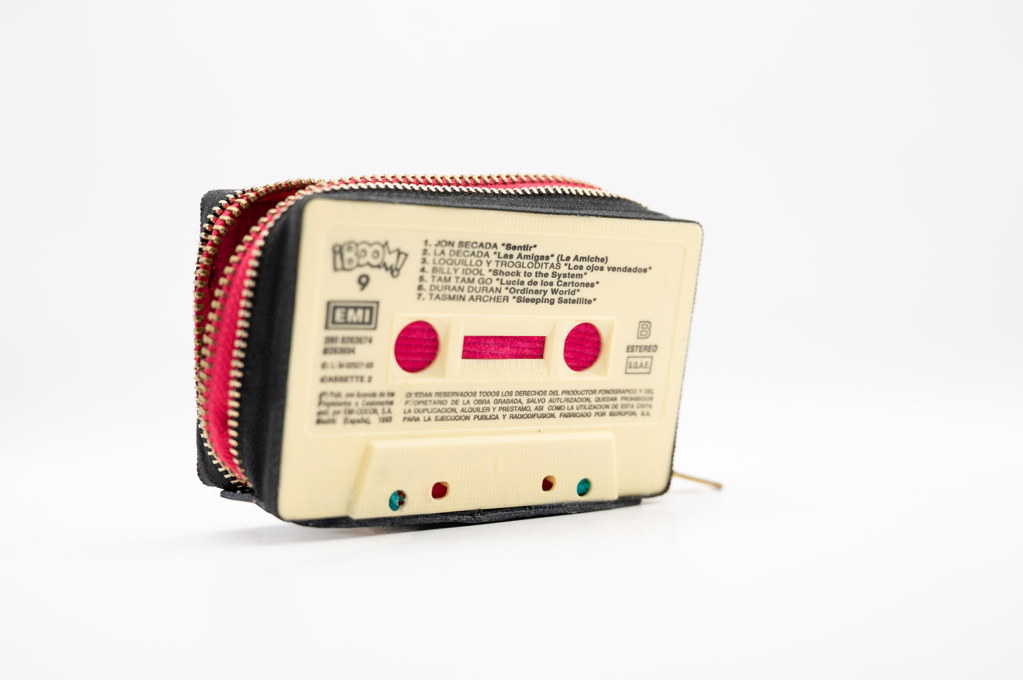 📻 Back to the 80s 🕺 BOOM! 🪩 - Collezione Classic - Acquista su Ziptape.it - Portafoglio Artigianale in Musicassetta