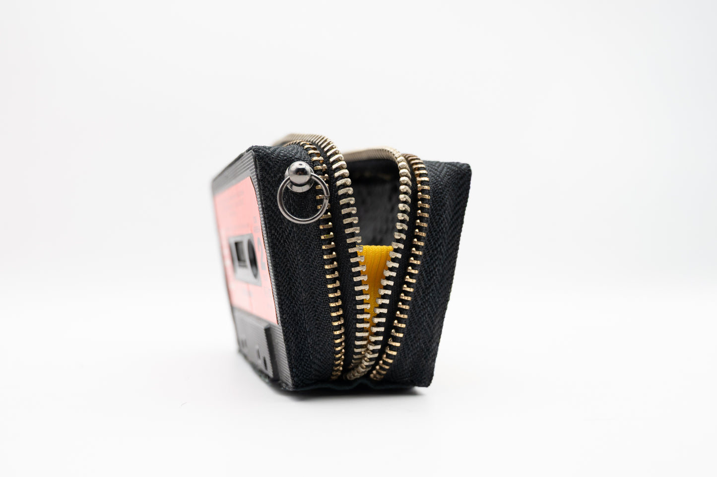 Double Tape 🎭 Two Sides of Music 🎶 - Collezione Classic - Acquista su Ziptape.it - Portafoglio Artigianale in Musicassetta