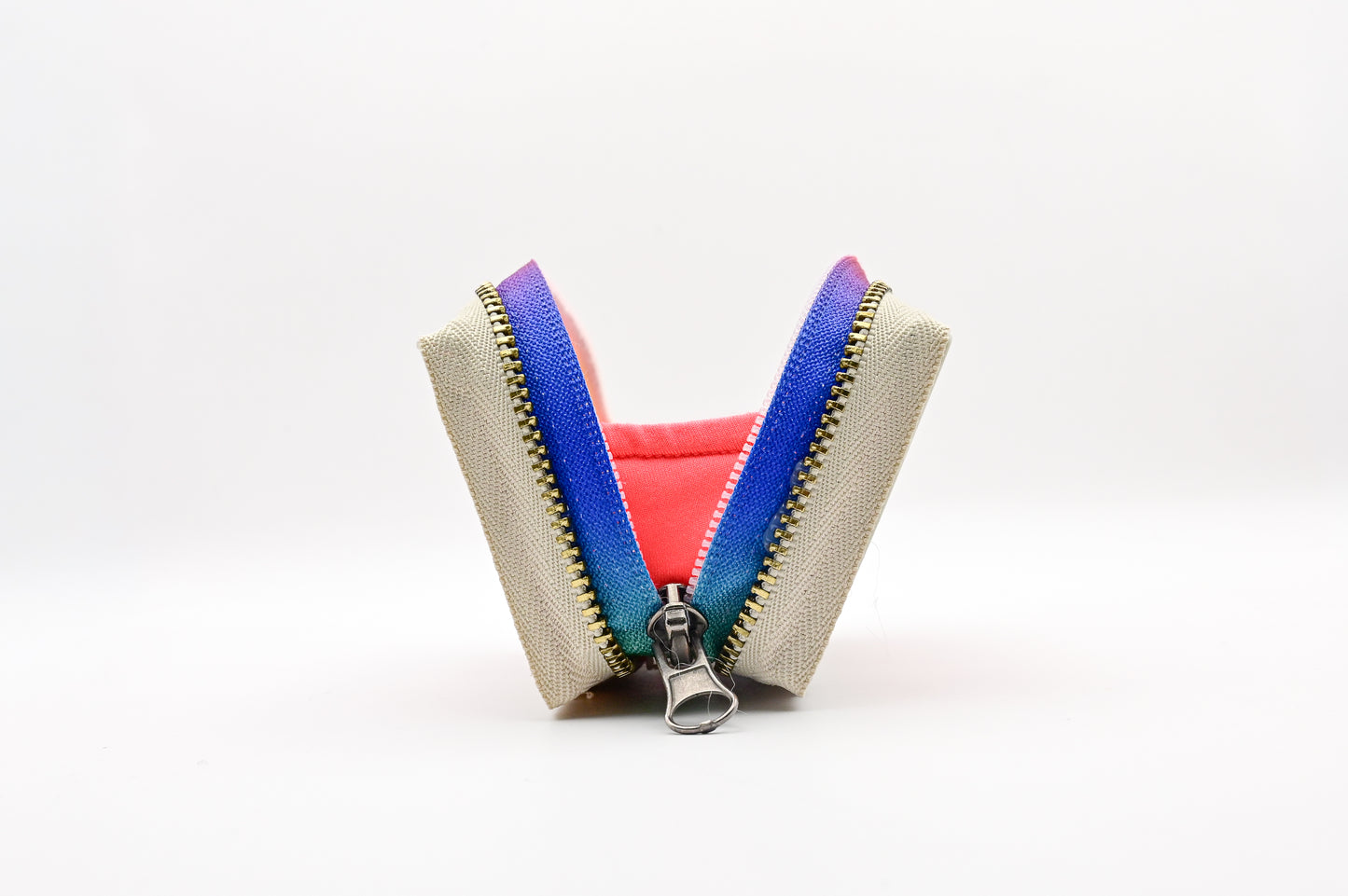 A Good TIME Inside ⏰🎶✨ - Collezione Collezione classic - Acquista su Ziptape.it - Portafoglio Artigianale in Musicassetta