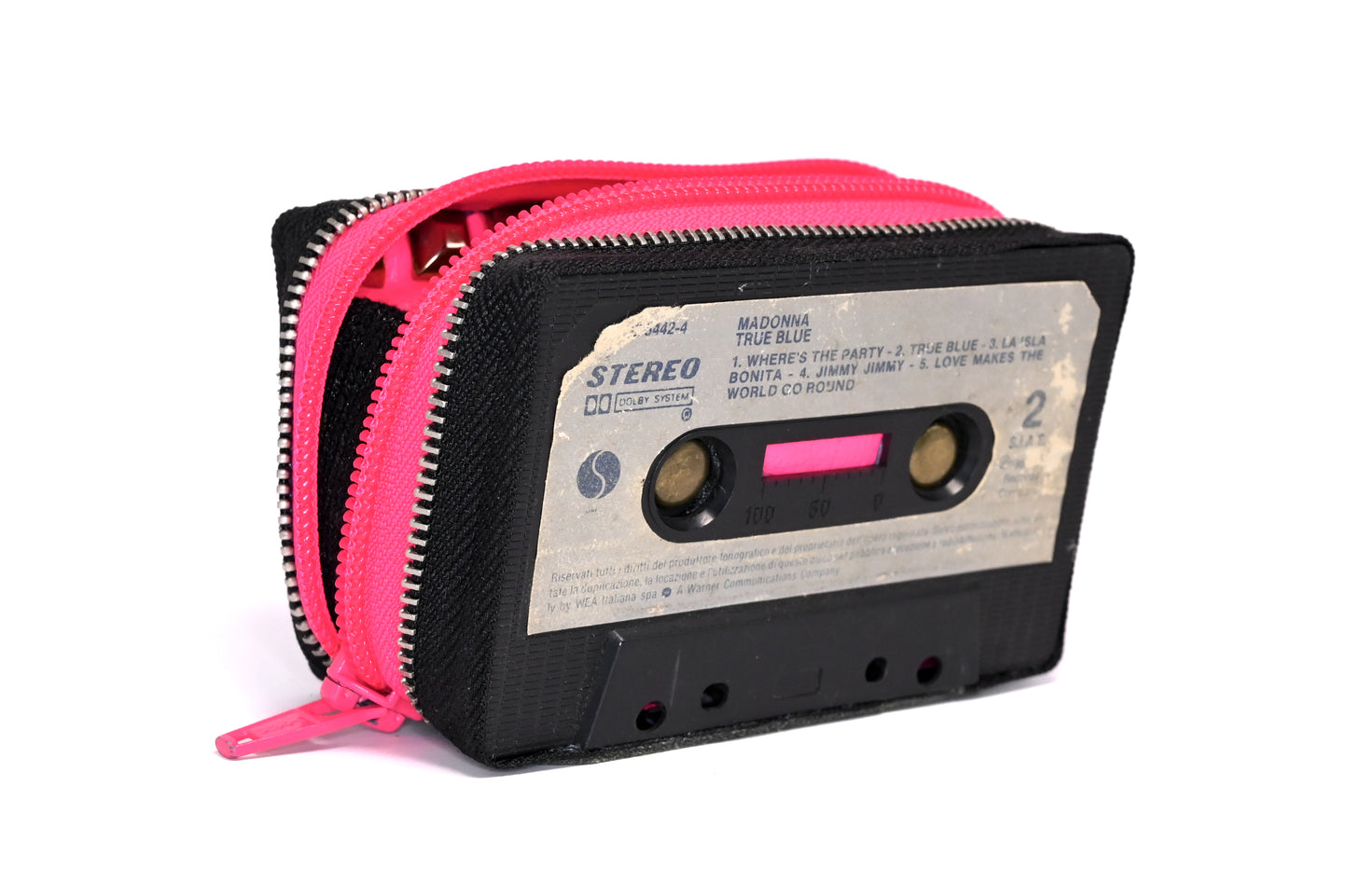 💋...I'm gonna be true blue, baby, I love you - Madonna - Collezione Collezione classic - Acquista su Ziptape.it - Portafoglio Artigianale in Musicassetta